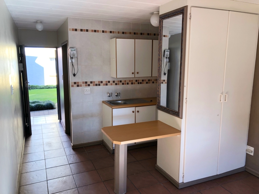 1 Bedroom Property for Sale in Kannoniers Park North West